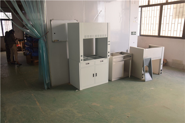 鈑金機(jī)箱加工車間