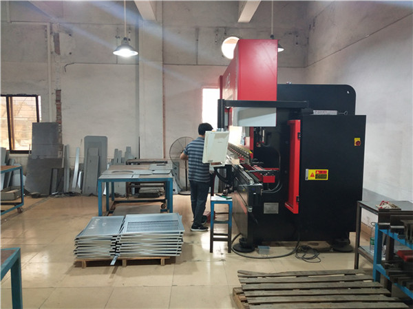 鈑金機架加工廠家設(shè)備