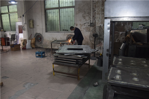 鈑金組裝加工廠家加工現(xiàn)場