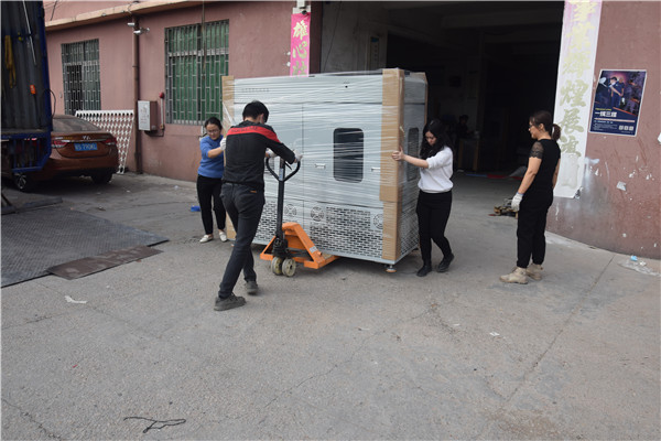 鈑金機(jī)箱出貨